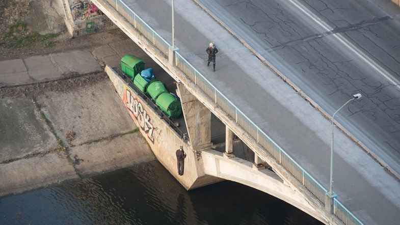 Патрульные полицейские увидели мертвеца в семь утра. Фото: facebook.com/Rapuks