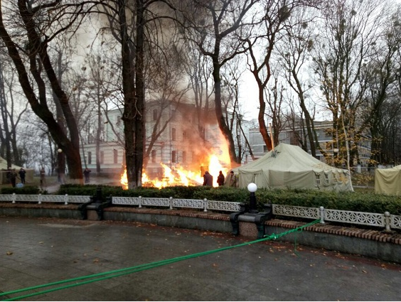 возгорание произошло из-за установленной в палатке буржуйки.