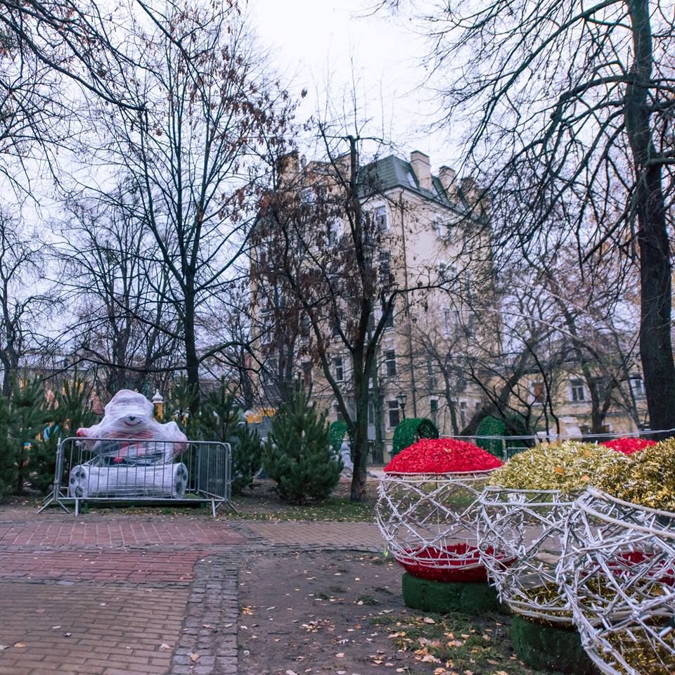 Подготовка к Новогодним праздникам на Софиевской площади началась. Фото: facebook.com/FolkUkraine