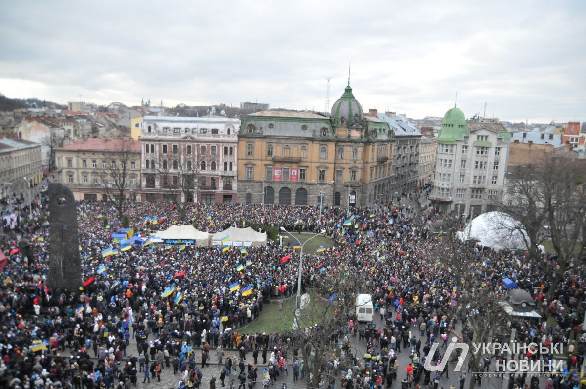 50 тыс. человек митинговали во Львове против власти
