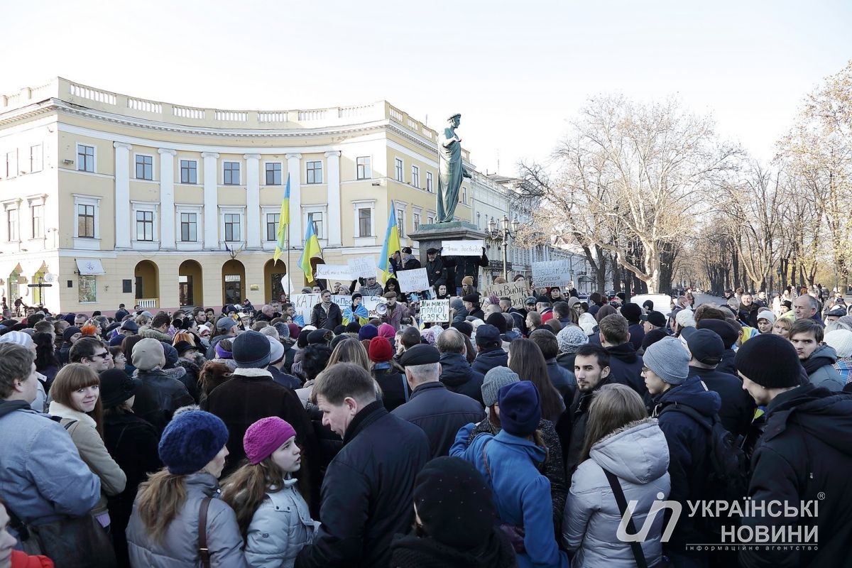 Народное вече на Приморском бульваре в Одессе стало самым массовым собранием за все время Евромайдана в Одессе
