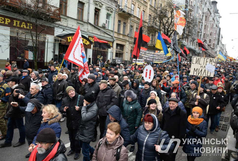 Попереду колони йшли 80 правоохоронців і автомобіль вибухотехнічної служби