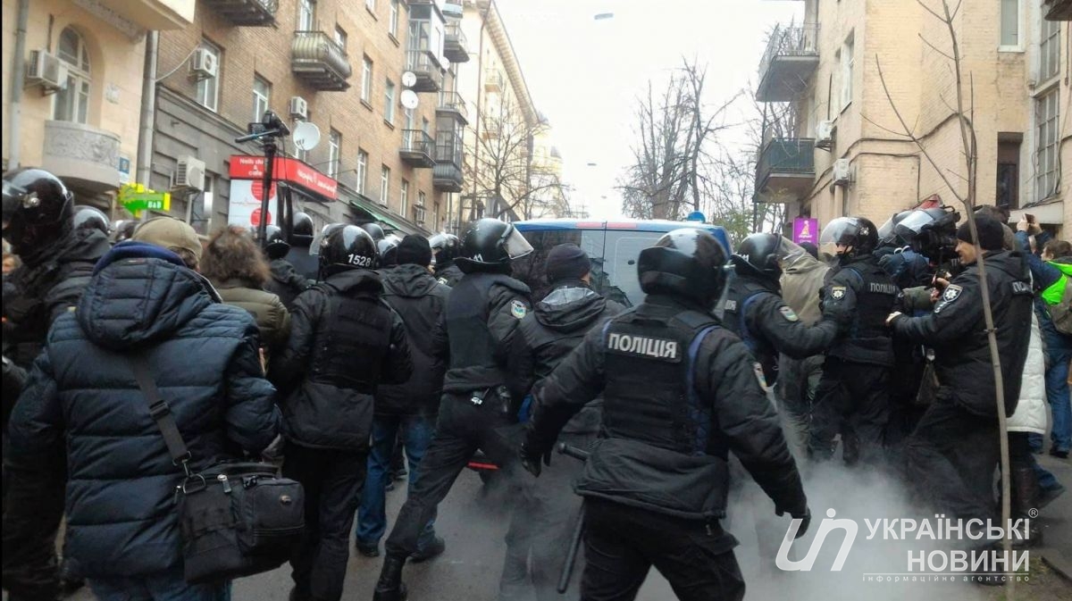 В ходе потасовок пострадало несколько активистов