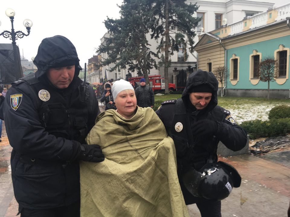 Женщину задержали уже одетой. Фото: Страна