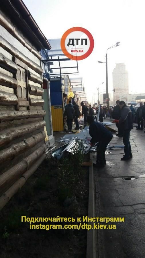 Погром на Дарницком рынке. Фото: dtp.kiev.ua