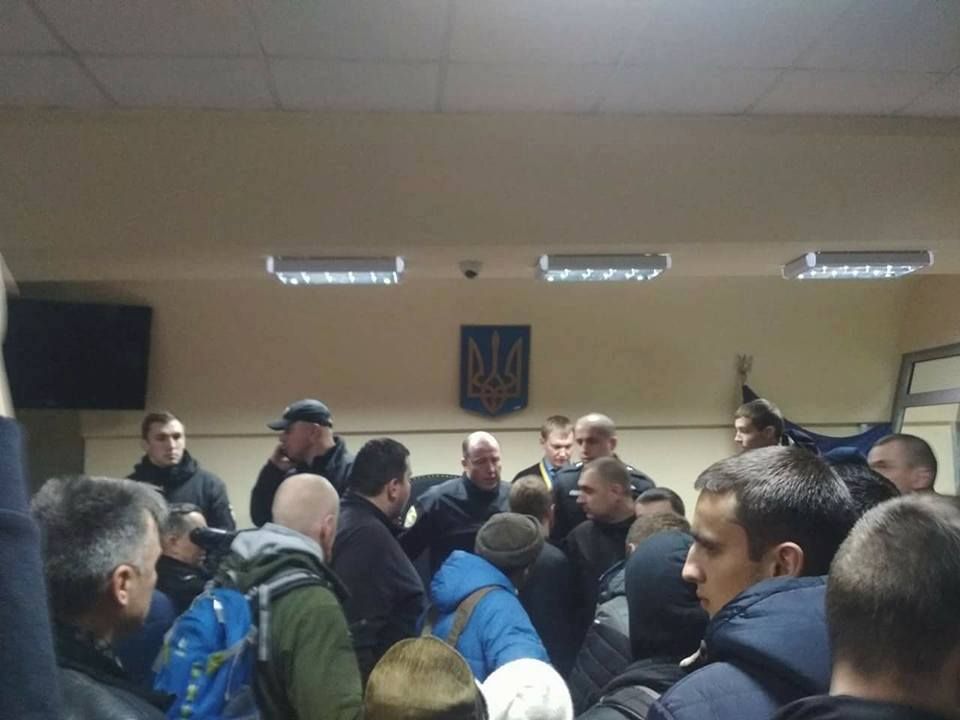 Активисты в здании суда. Фото: Україна молода