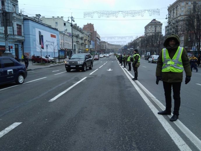 Зазвичай Хрещатик по неділях повністю пішохідний.