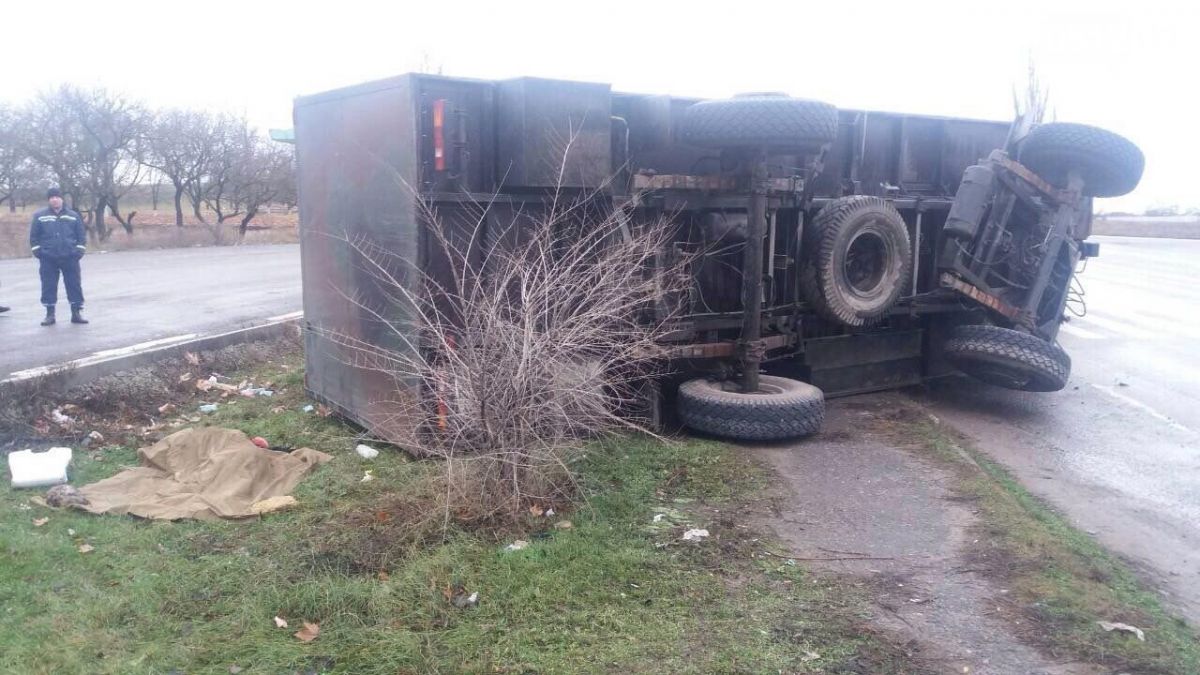 Другу дівчину в дуже важкому стані доставили в лікарню.