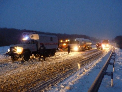 К восстановлению электроснабжения населенных пунктов привлечены бригады облэнерго. Фото: dsns.gov.ua
