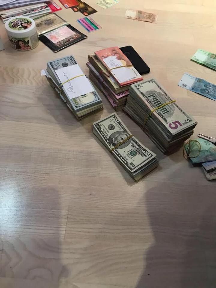 Обыск у подозреваемых. Фото: facebook.com/LlutsenkoYuri