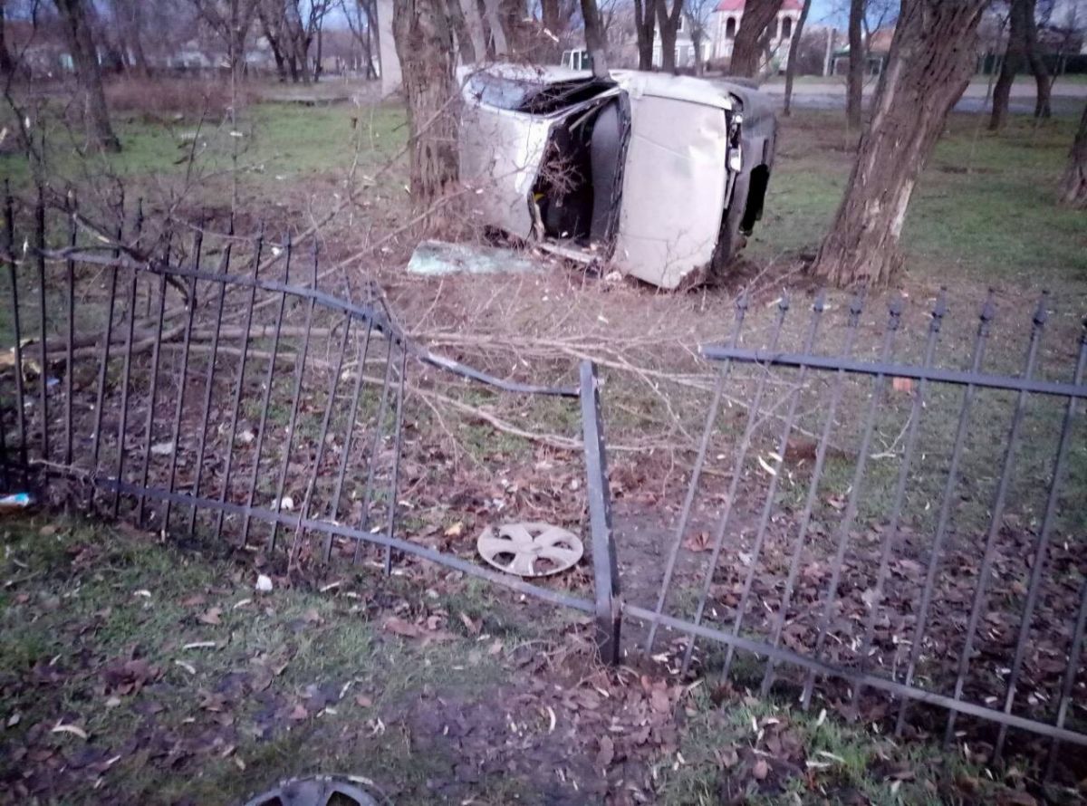Автомобиль перевернулся. facebook.com/UA.National.Police.Nikolaev