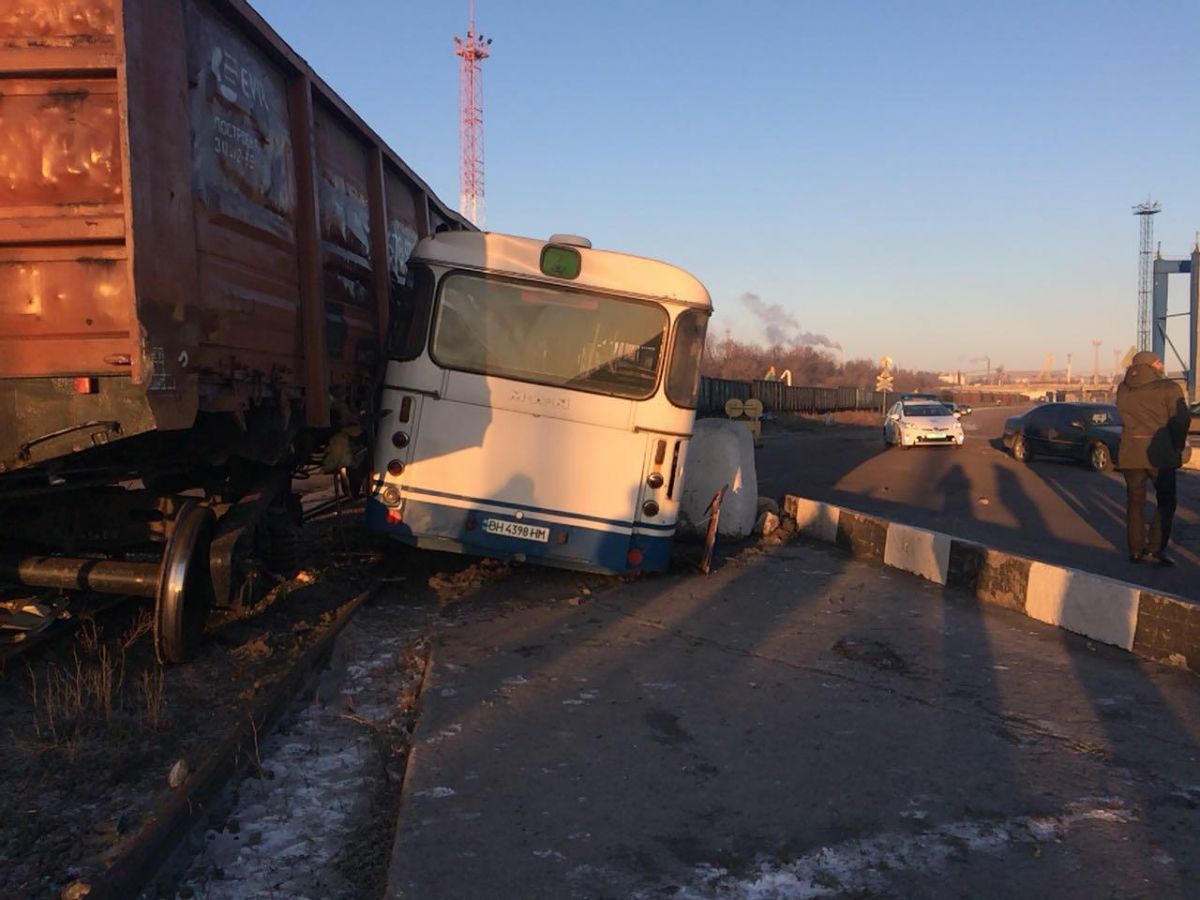 Пятерым пострадавшим медицинская помощь была оказана на месте, один - госпитализирован. Фото: facebook.com/gunp.odessa