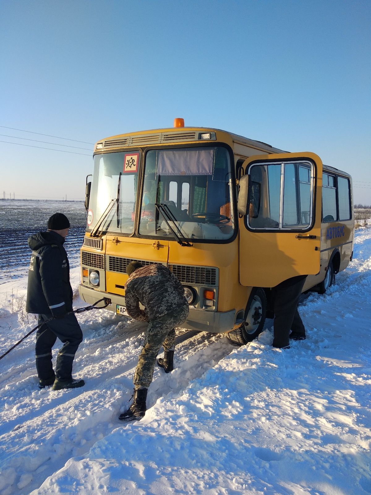Протягом двох діб працівники ДСНС 7 разів надавали допомогу населенню у зв'язку з несприятливими погодними умовами. Фото: dsns.gov.ua