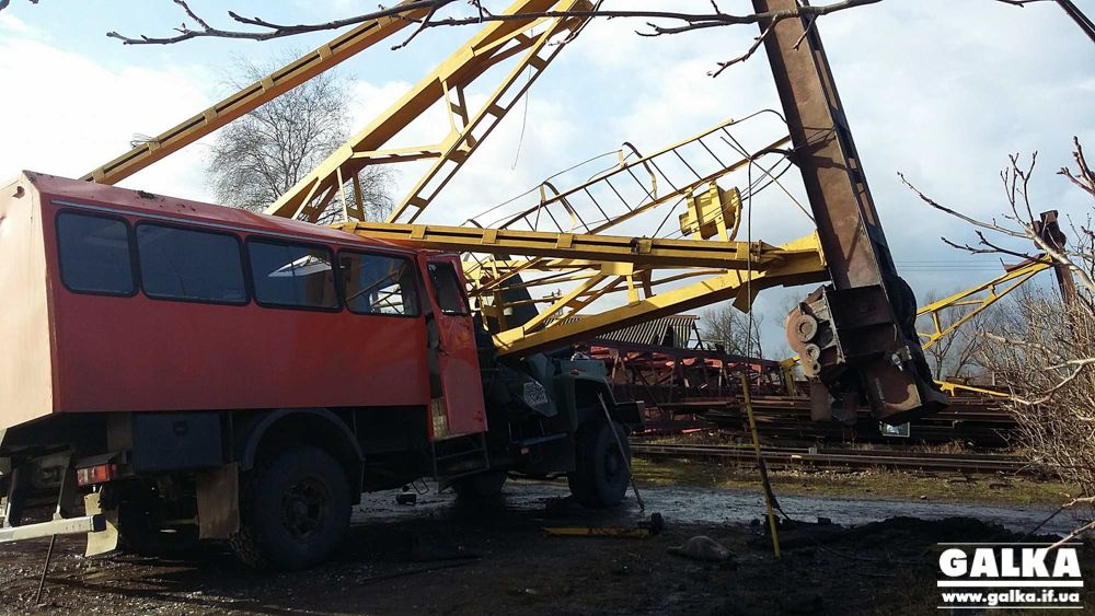 Обидва пасажири автомобіля загинули.