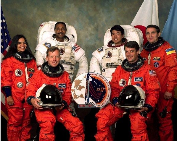 Команда STS-87. Леонид Каденюк - крайний справа. Фото: www.nasa.gov