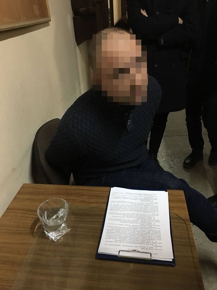 Подозреваемый получил только часть суммы. Фото: facebook.com/VladislavAbdula