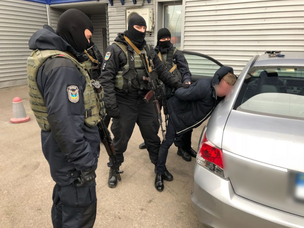Изготовление документа вне очереди за 22 рабочих дня обходилось заказчику в 3 тыс. гривен Фото: npu.gov.ua 