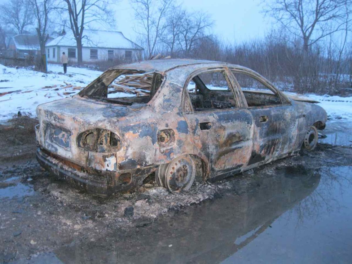 Мужчина сгорел в авто. Фото:vn.npu.gov.ua