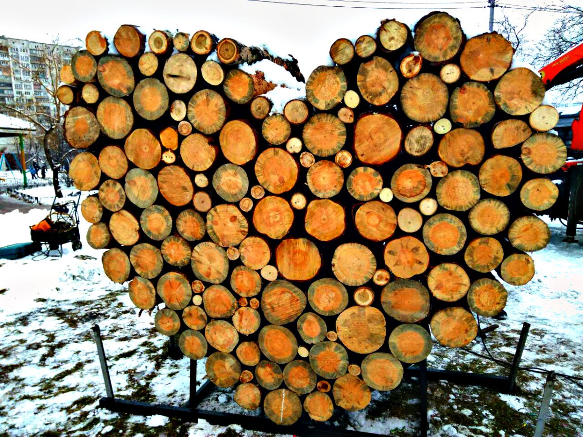 Киев украсили ко Дню влюбленных. Фото: facebook.com/dniprouzn