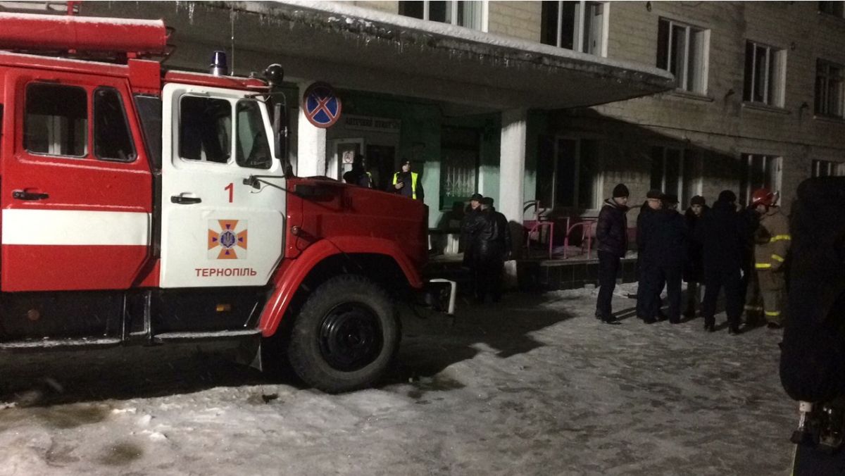Возгорание возникло в подвальном помещении одного из корпусов лечебного заведения. Фото: dsns.gov.ua