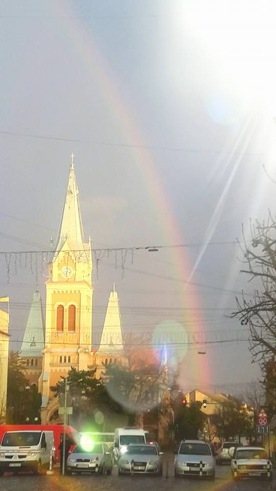 Радуга над городской ратушей Мукачево. Фото: facebook.com/volodymyr.farynych