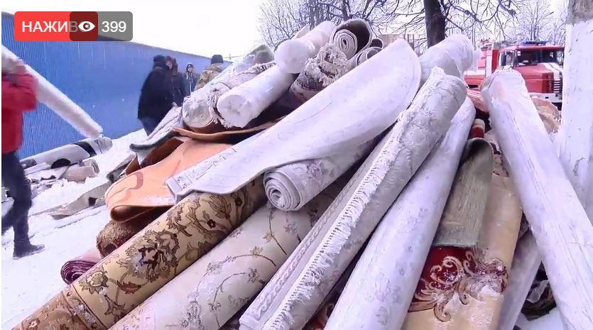 Предприниматели спасают товар. Скриншот видео facebook.com/ТВА-TVA
