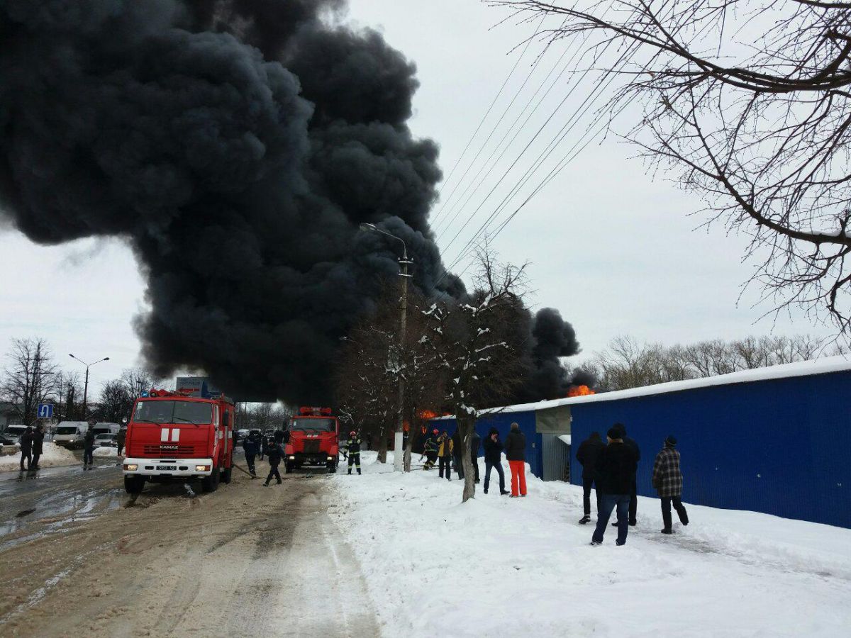 Пожар на Калиновском рынке. Фото: dsns.gov.ua