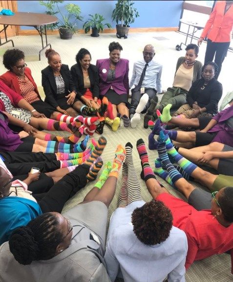 По всему миру проходит флешмоб lots of socks. Фото: Instagram/ Central Bank of Trinidad and Tobago