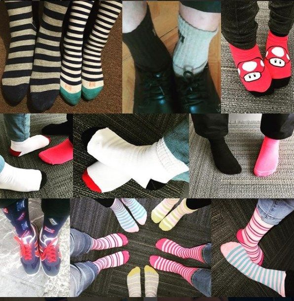 По всьому світу проходить флешмоб lots of socks. Фото: Instagram/ bestbuddiesmx