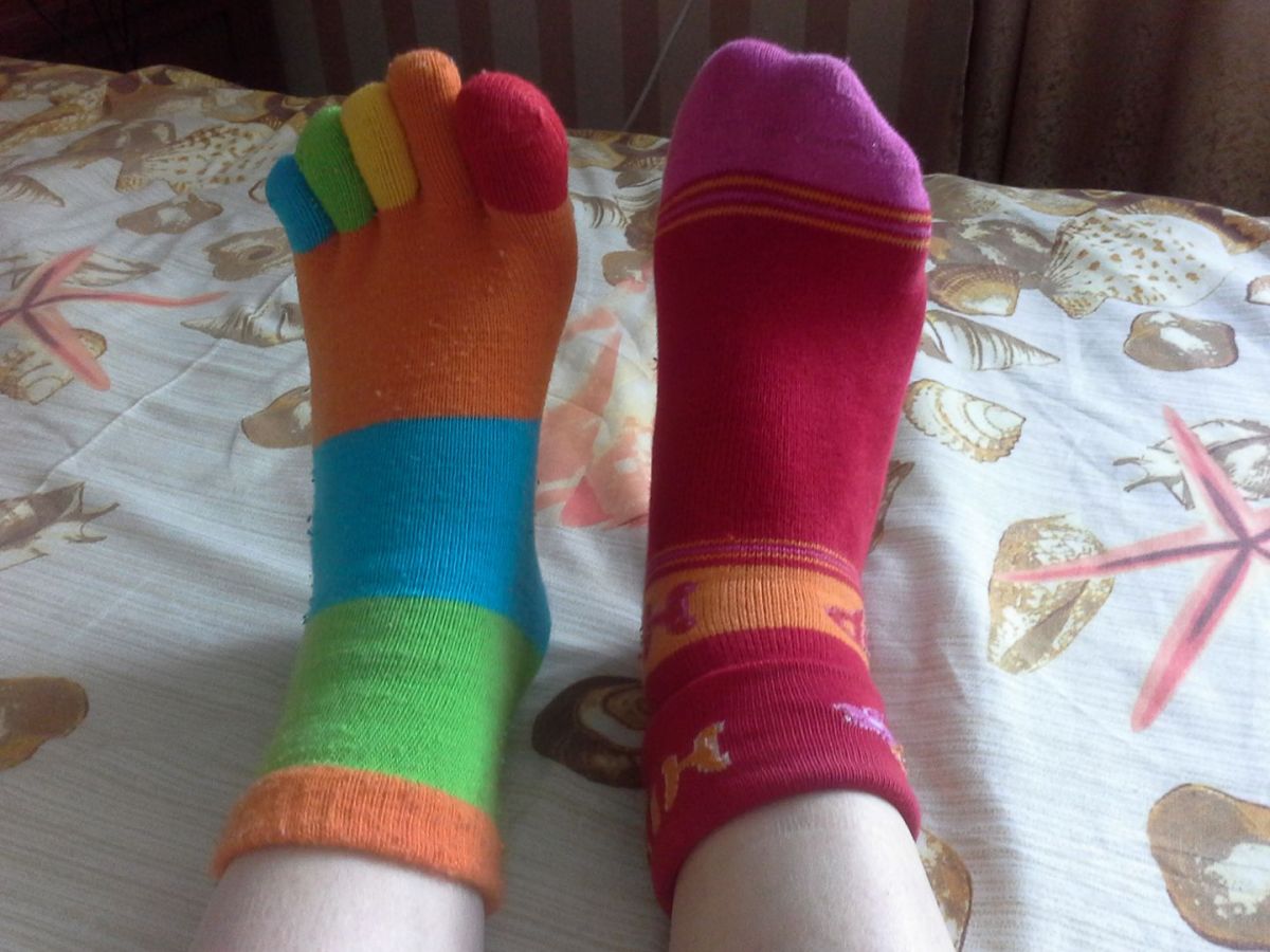 По всьому світу проходить флешмоб lots of socks. Фото: Facebook/ Галина Кириченко