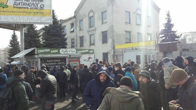 На территории завода в свое время тренировался полк 