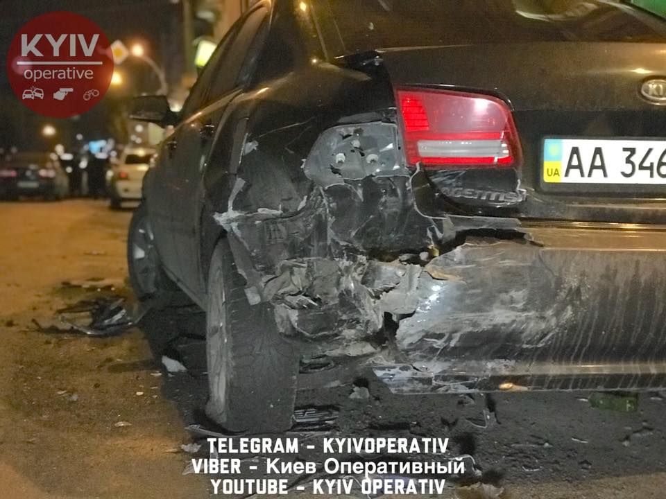 Авто с номерами диппредставительства РФ спровоцировало ДТП. Фото: facebook.com/ Киев Оперативный