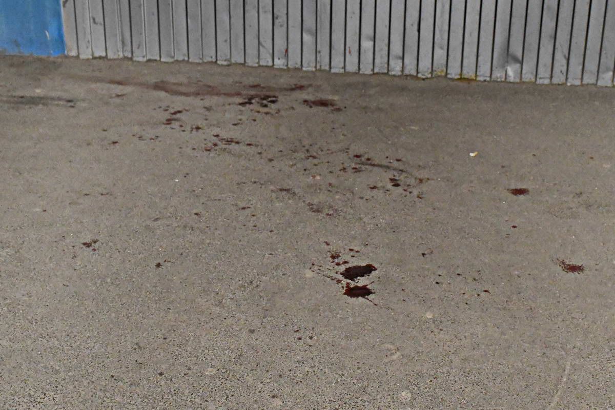 При попытке украсть товар из супермаркета задержали группу молодых людей. Фото: kiev.informatоr.ua