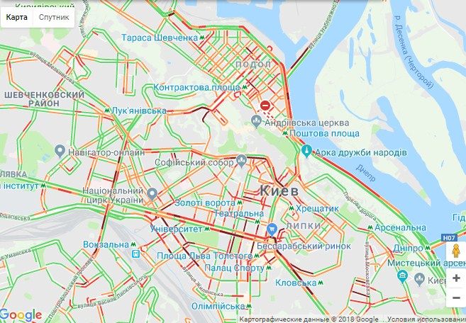 Рівень заторів у столиці досяг позначки в 6 балів. Скріншот: Google Maps