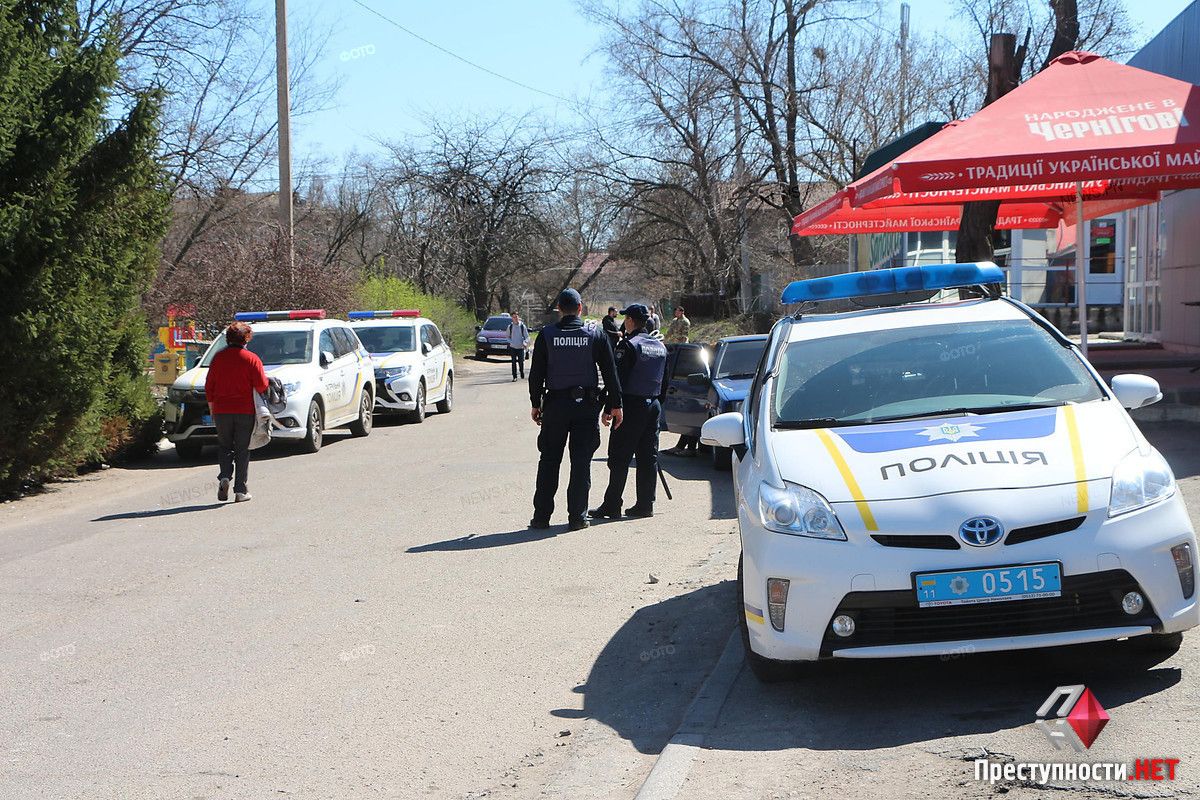 Полиция охраняет СИЗО.