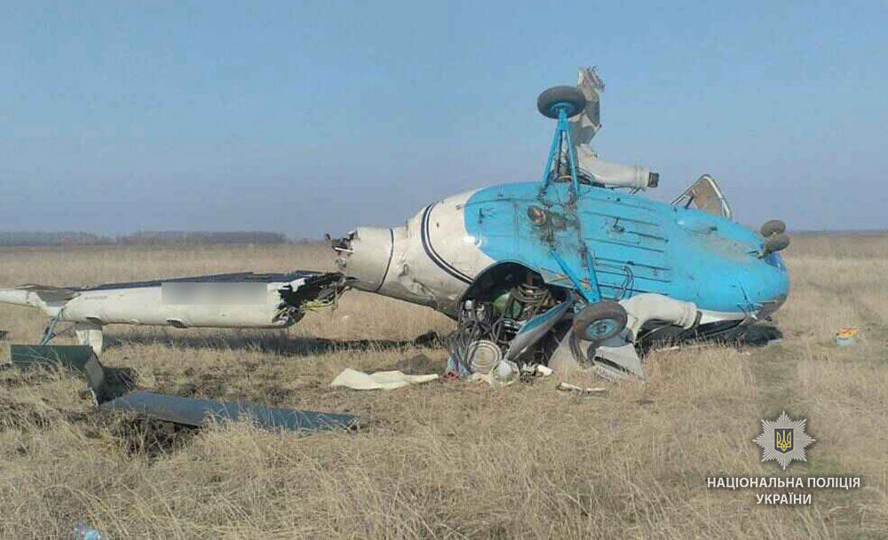 В результате падения вертолета пилоты не пострадали.