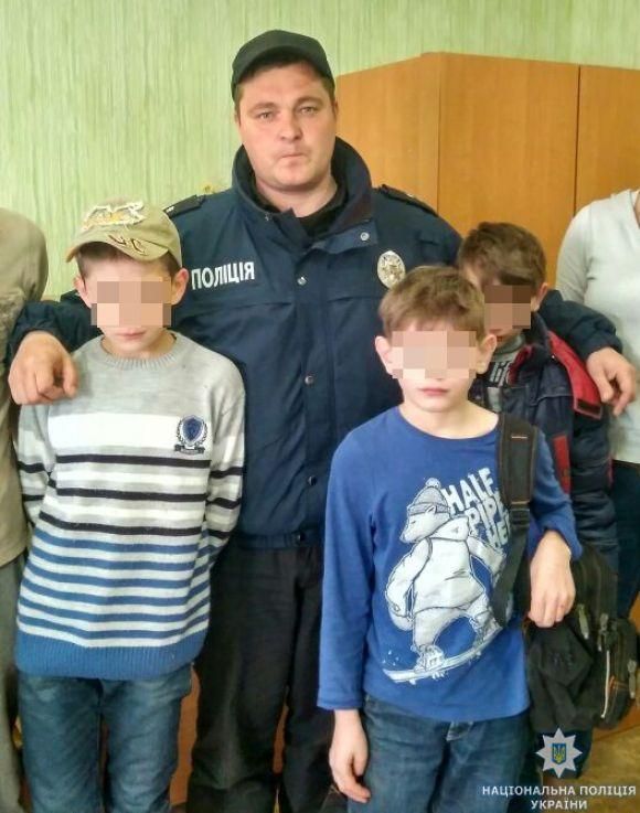 Полиция вернула домой трех беглецов. Фото: npu.gоv.ua