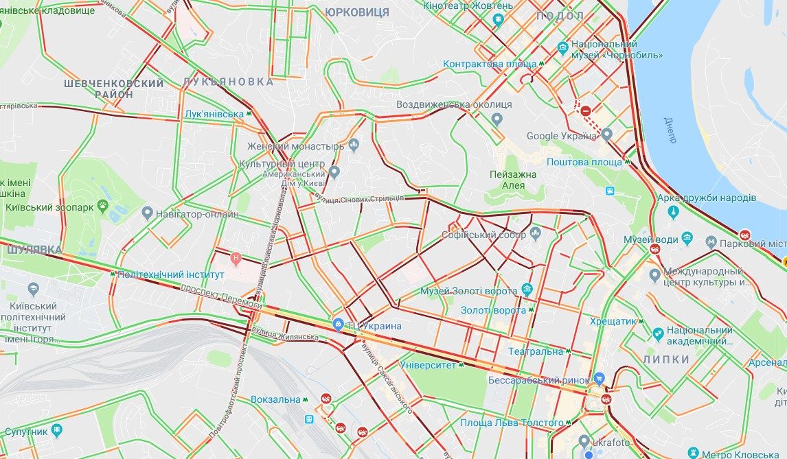 Центр Києва стоїть у пробках. скріншот gооgle.com.ua/maps