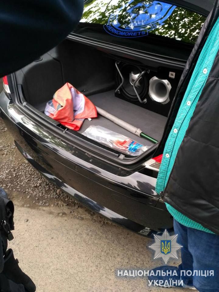 BMW з червоним прапором в Одесі. Фото: ГУ НП в Одеській області