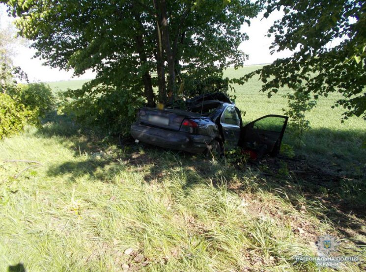В результаті ДТП водій з дружиною загинули на місці події