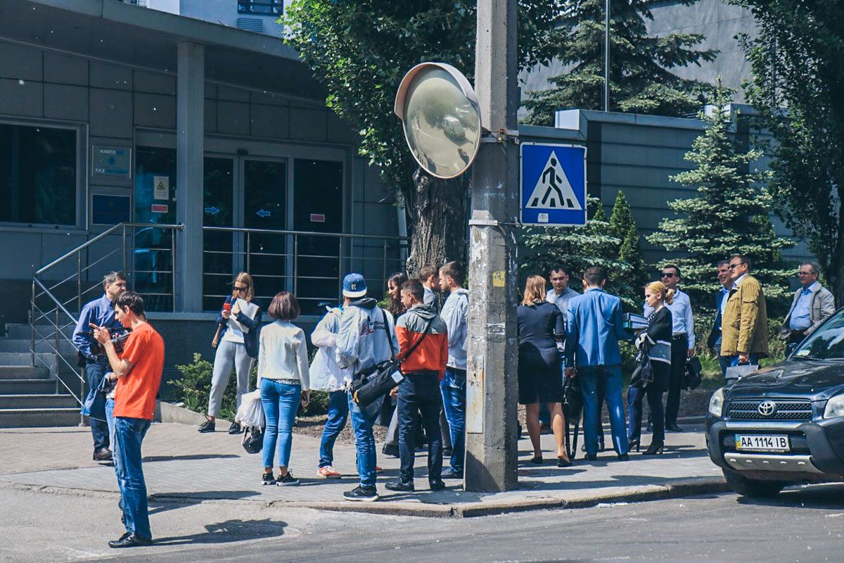 Всех эвакуировали из-за минирования. Фото: Информатор