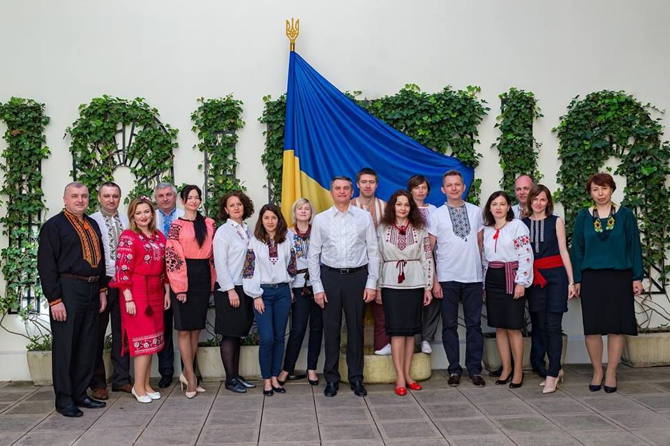 День вышиванки во Франции. Фото: facebоok.com/Ambassade d'Ukraine en France / Посольство Украины во Франции