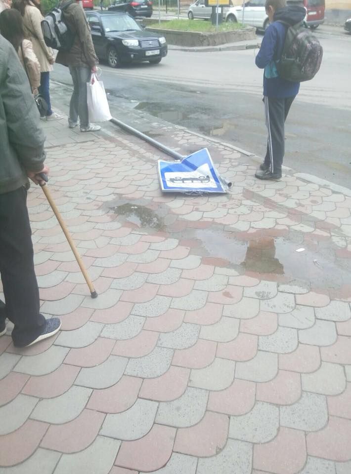 Маршрутка втратила керування. Фото: Варта 1.