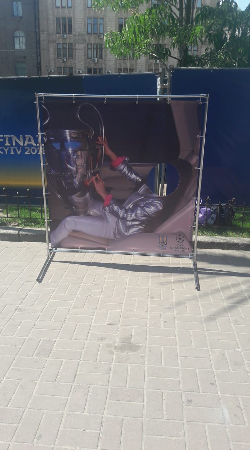 Тантамареска с кубком Лиги чемпионов на Майдане. Фото: facebоok.com/ Богдан Бондаренко