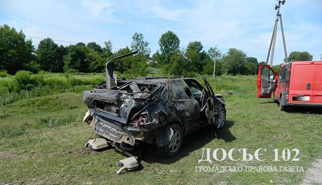 Тело водителя нашли в 25 м от авто. 