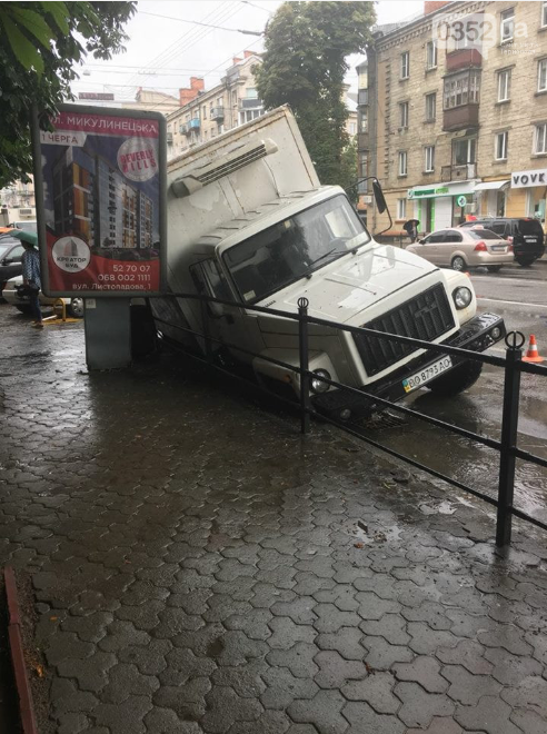 Инцидент произошел на улице Русской возле дома быта Роксолана.

