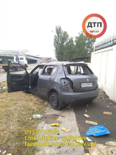 Skoda Fabia протаранила здание