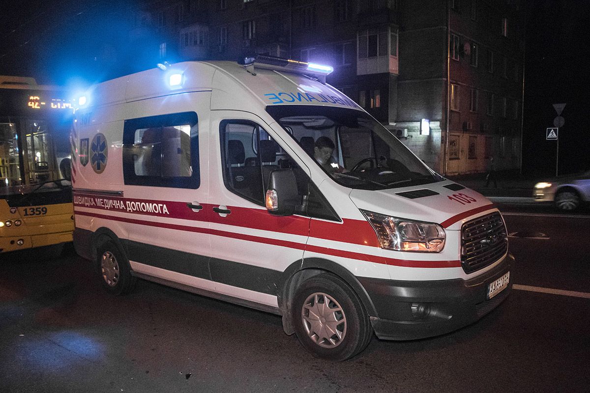 Одна женщина отделалась ушибами, второй понадобилась медицинская помощь. Фото: 