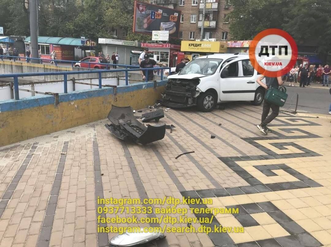 На Дорогожичах произошло ДТП. Фото: dtp.kiev.ua 