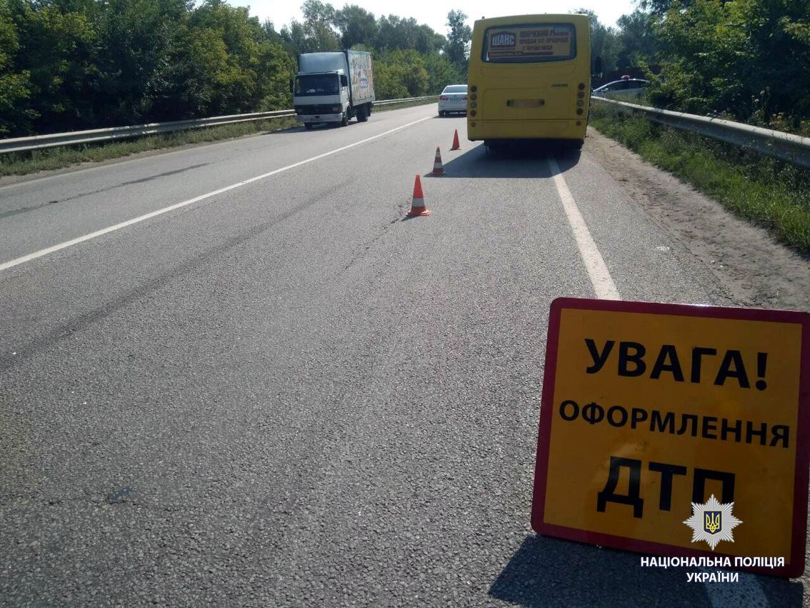 В Харьковском районе произошло ДТП с маршруткой. Фото: Нацполиция